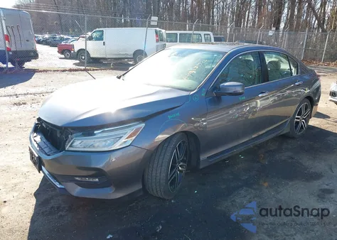 2016 Honda Accord Touring z USA, uszkodzony, nr VIN 1HGCR3F93GA006990